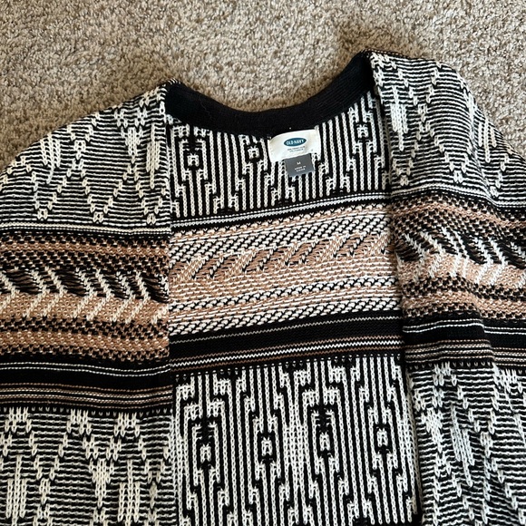 Old Navy Black and Cream Patterned Knit - Picture 2 of 3